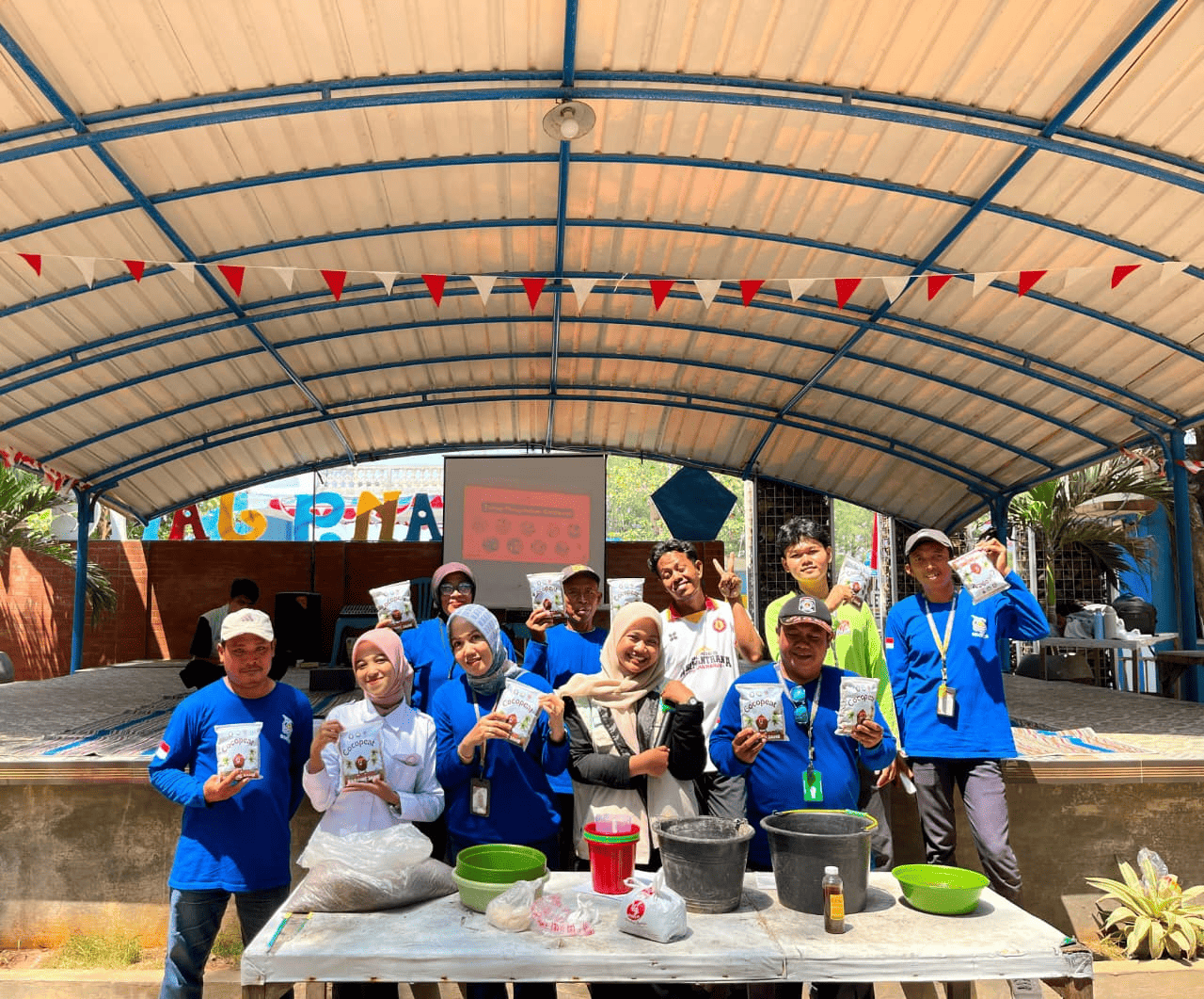 Pelatihan Pengolahan Cocopeat Menjadi Media Tanam Untuk Mendukung Pertanian dan Perekonomian Masyarakat Punjulharjo Rembang