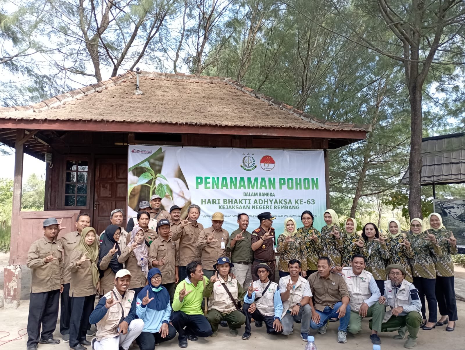 Penanaman pohon dlm rangka hari bhakti adhyaksa ke-63. Kejaksaan negeri rembang